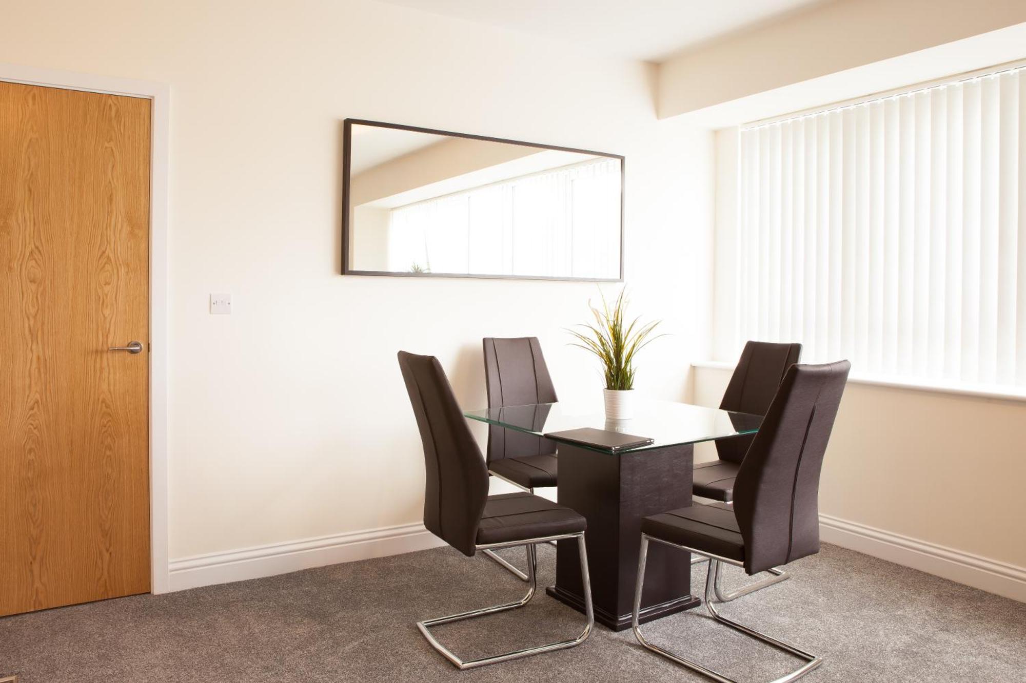 Guild House Apartment Swindon Bagian luar foto